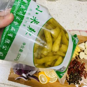 泡椒凤爪（比外面买的还好吃）的做法 步骤7