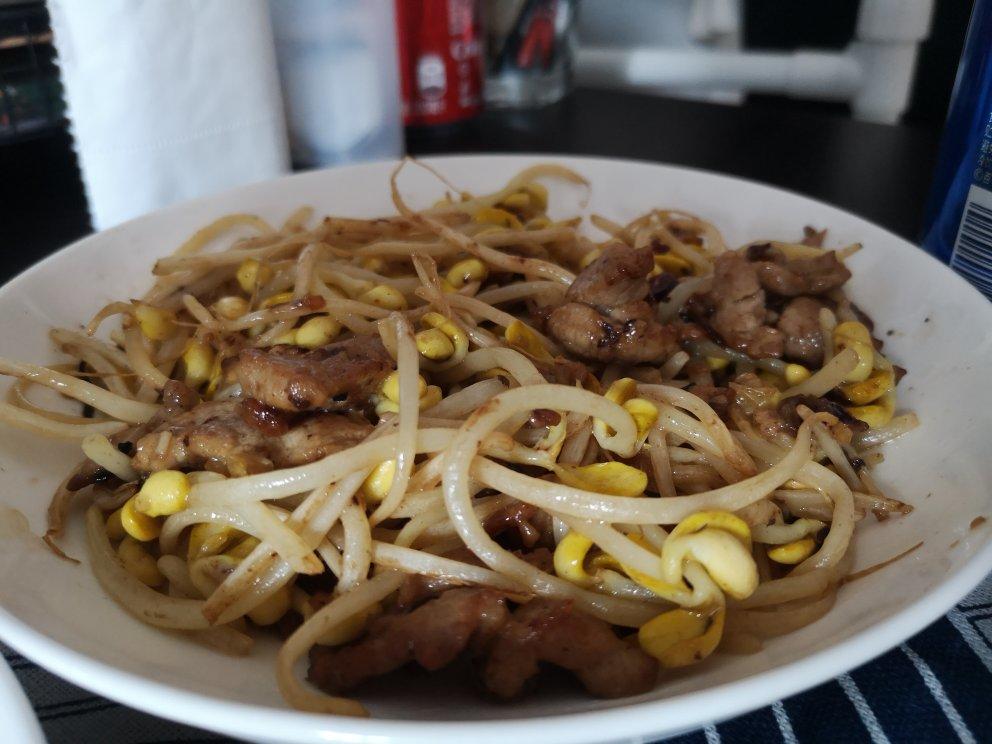 黄豆芽炒肉