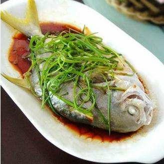 蒸金鲳鱼的做法