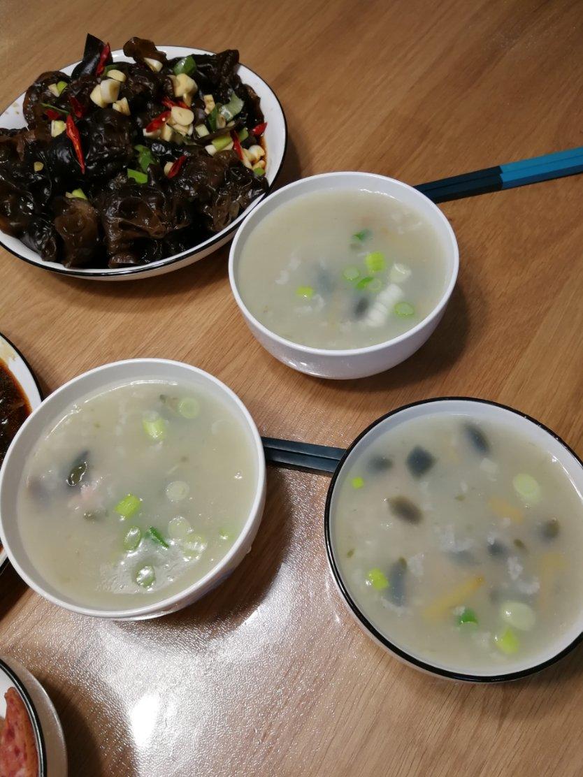 电饭煲版皮蛋瘦肉粥