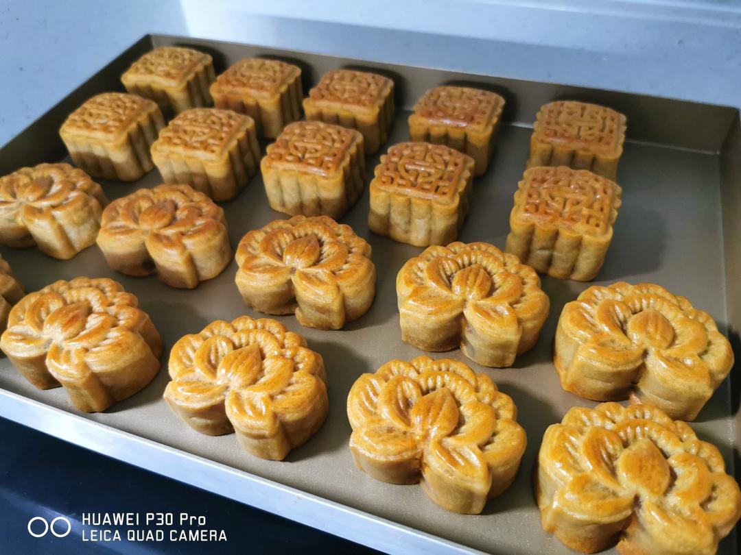 白莲蓉蛋黄月饼