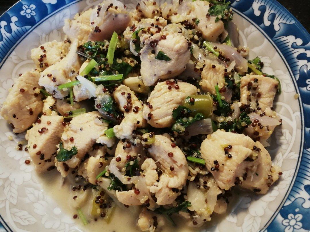 【健康三餐】青柠香菜鸡胸藜麦饭