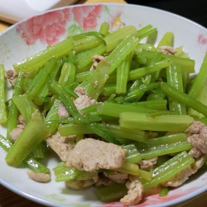 芹菜炒肉