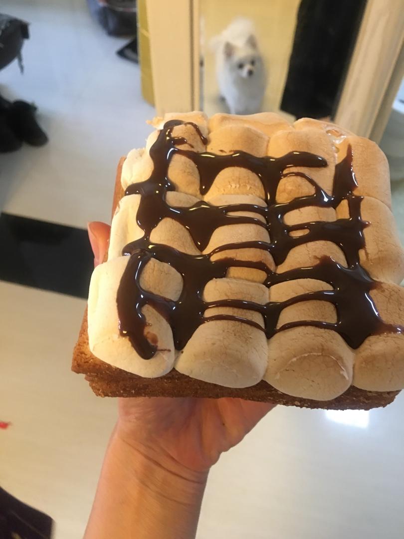 咬一口会爆浆的棉花糖吐司片