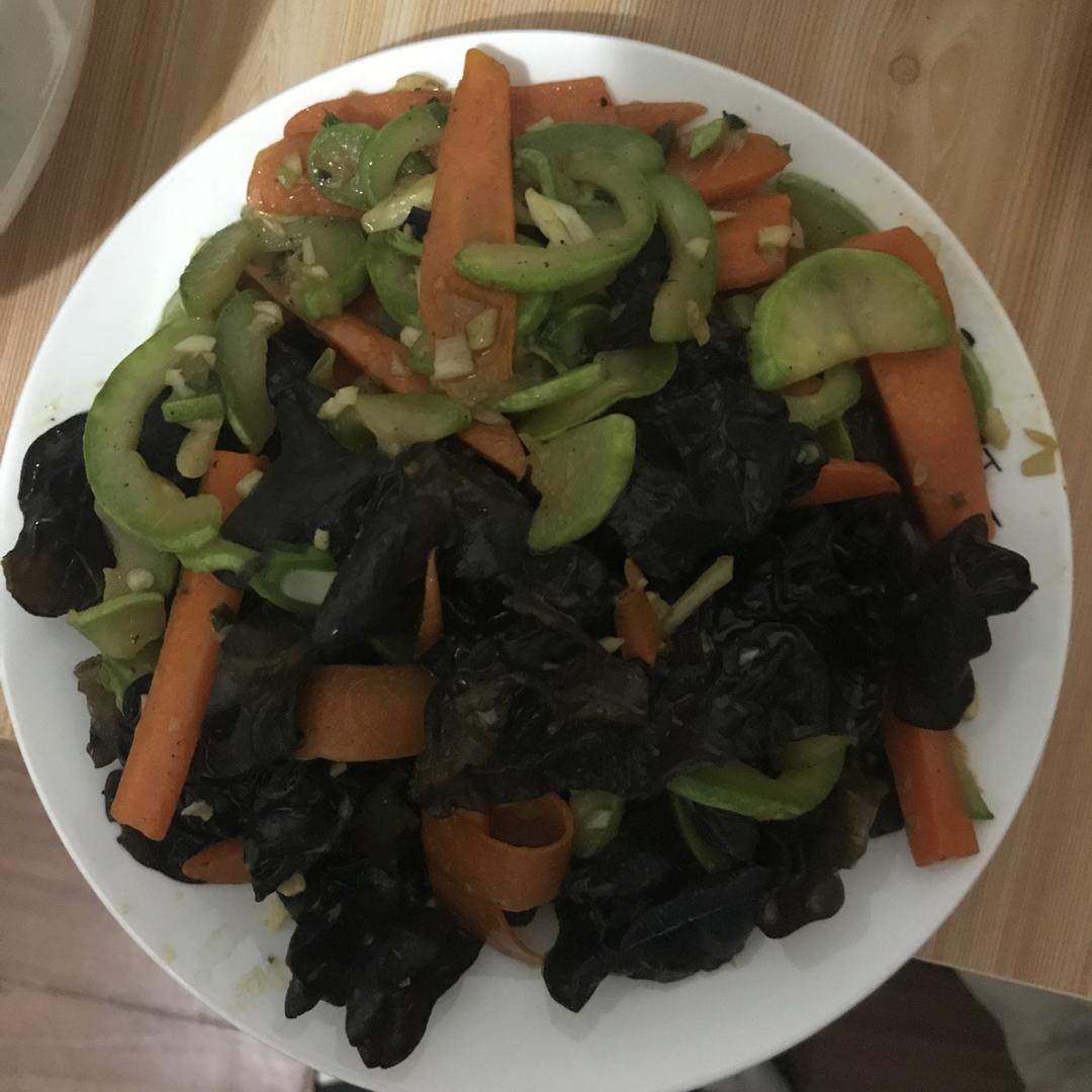 蒜蓉木耳西葫芦