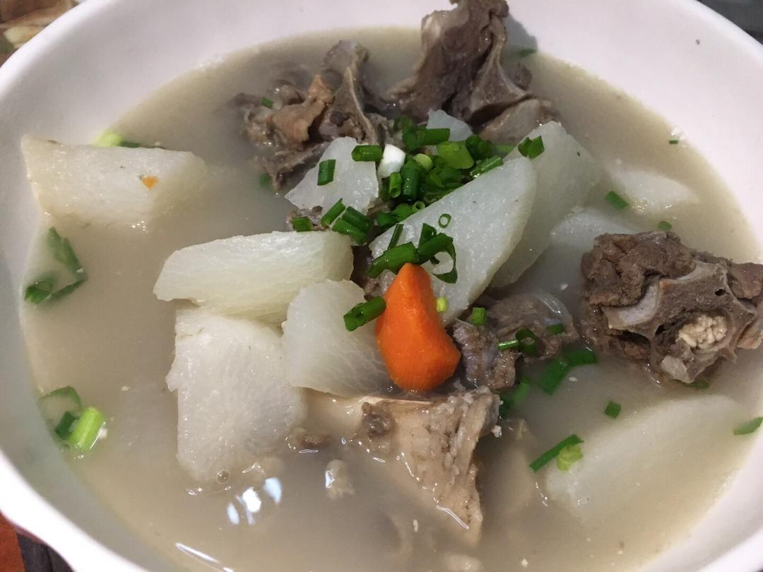 萝卜羊骨头汤