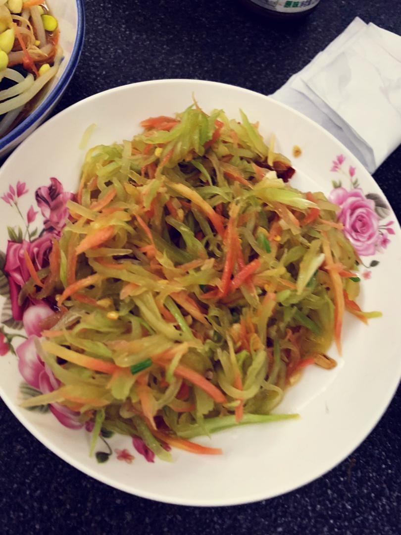 椒油凉拌莴笋丝