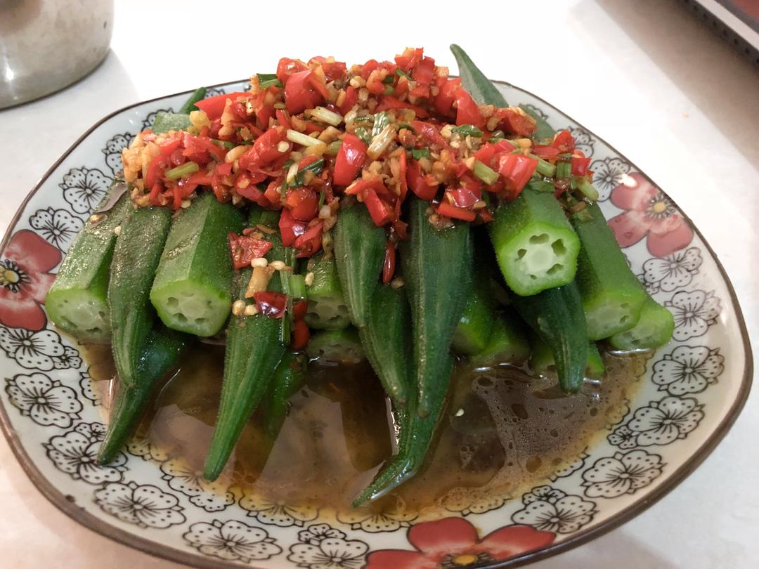 蒜蓉尖椒秋葵的做法