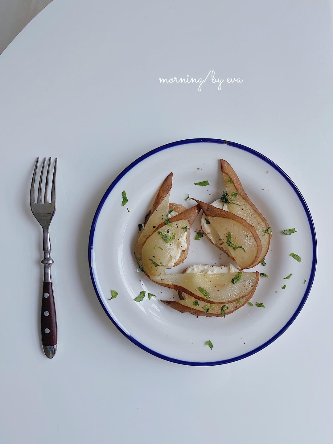 简单食材拼凑的美味·烤法棍乳酪佐蜂蜜啤梨的做法