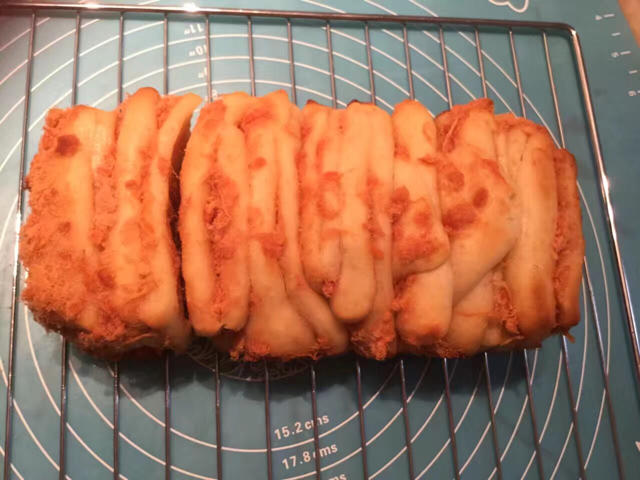 手撕千层肉松面包