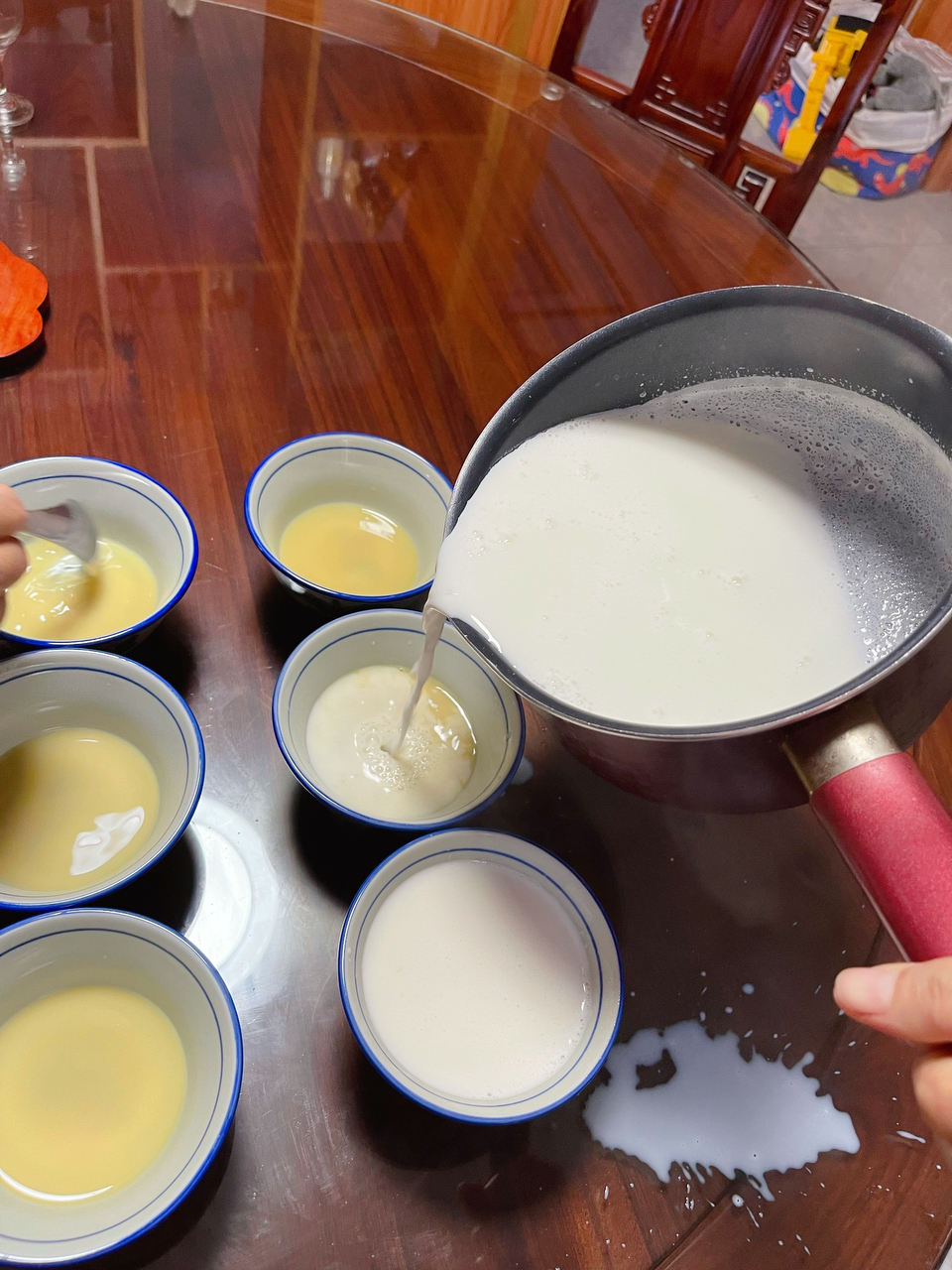 花几分钟时间，做碗温暖嫩滑的姜撞奶