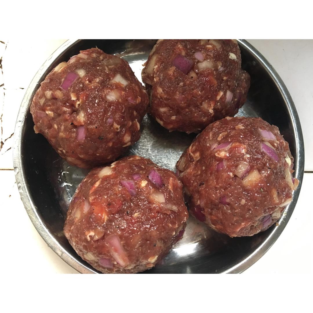 正宗的麦当劳双吉牛肉汉堡