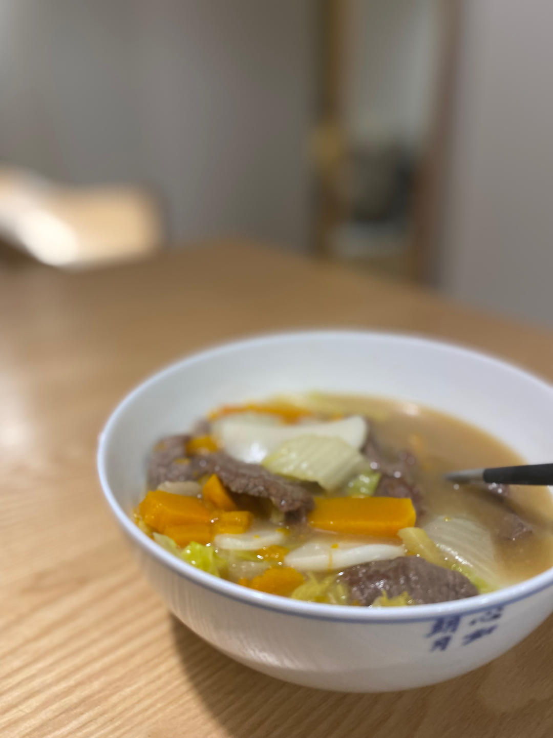 一碗肉菜汤年糕