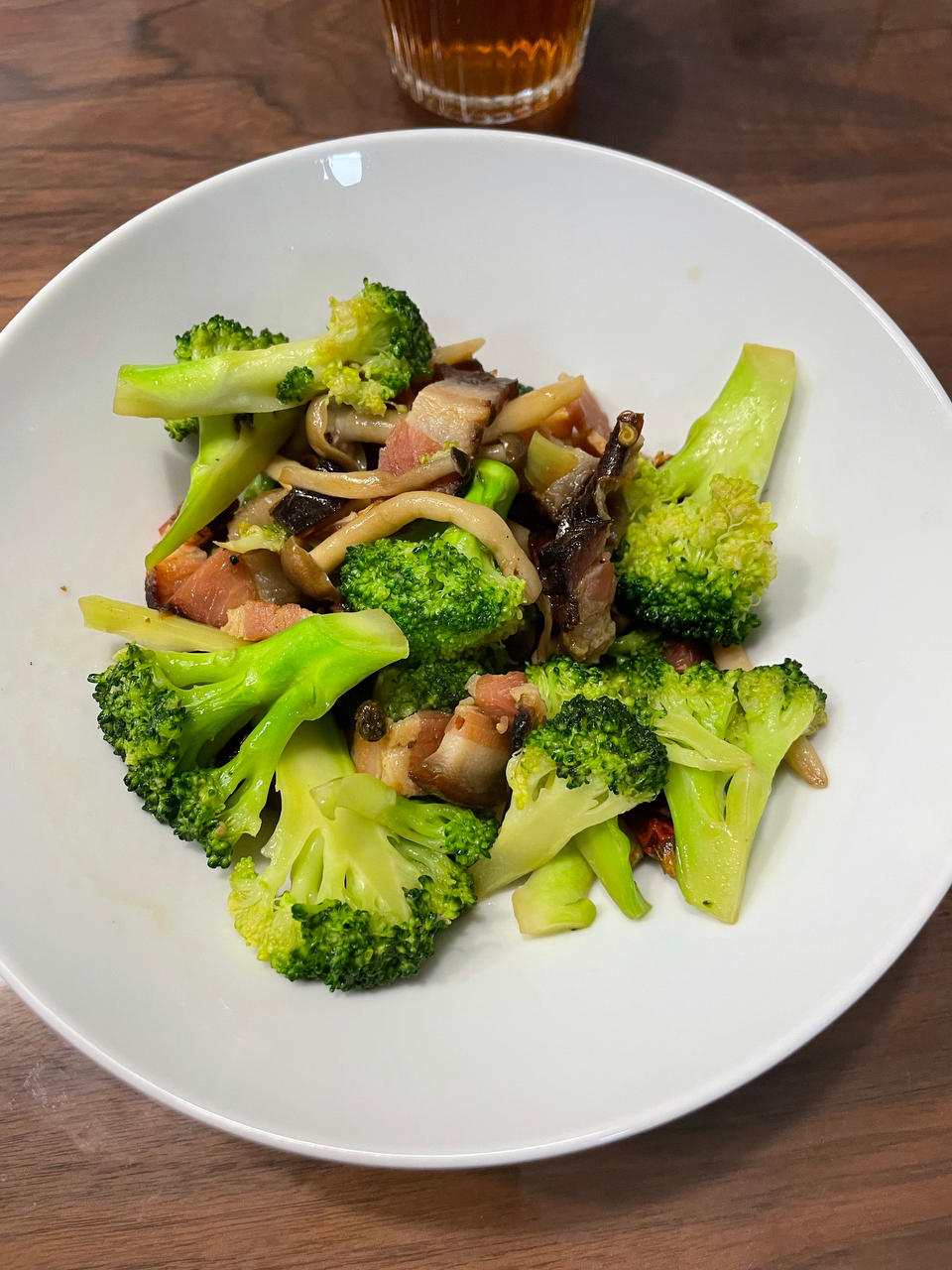 腊肉炒蘑菇西兰花