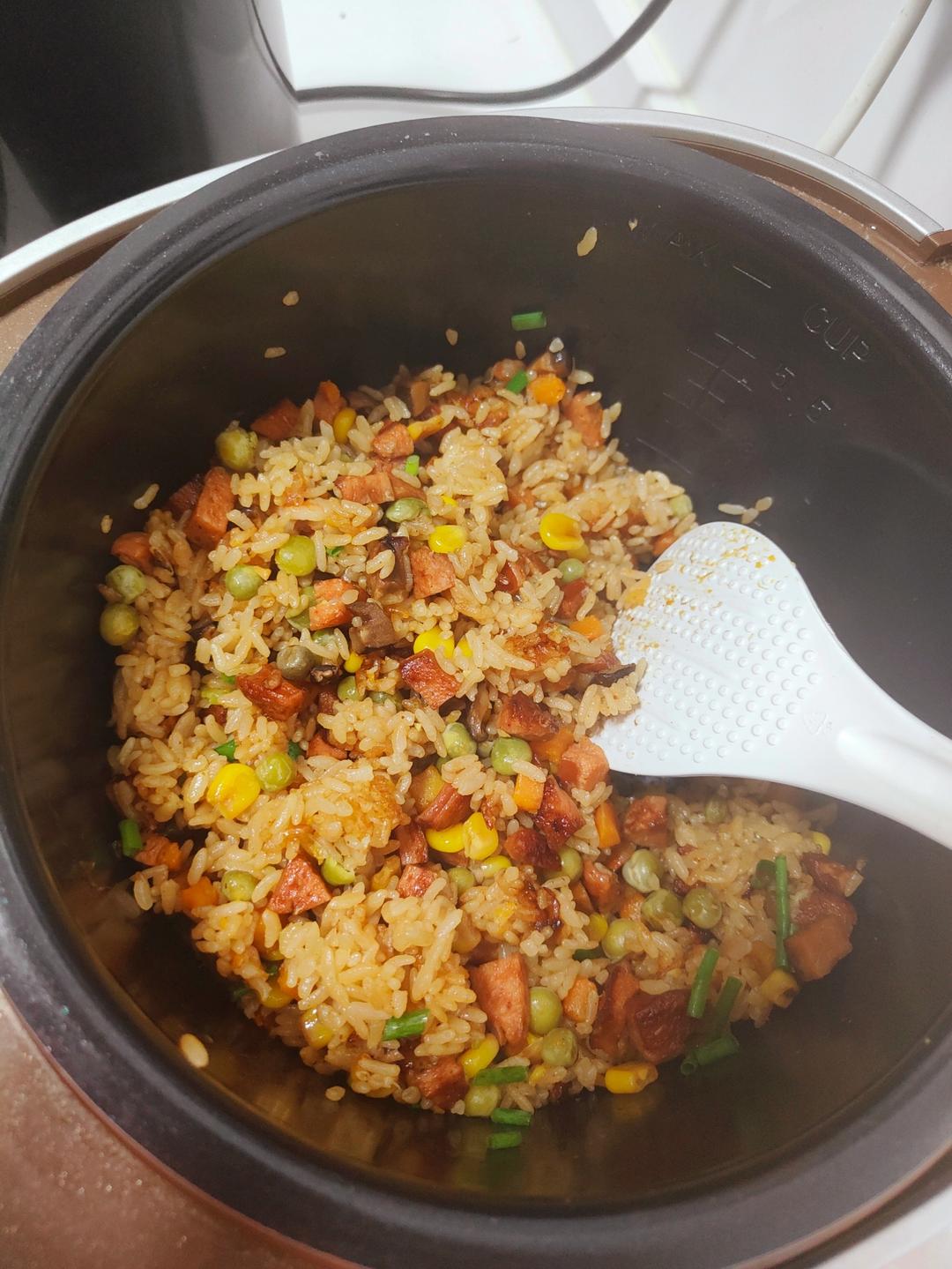 全网最好吃的网红焖米饭，做出了煲仔饭的赶脚，俩儿子抢着吃