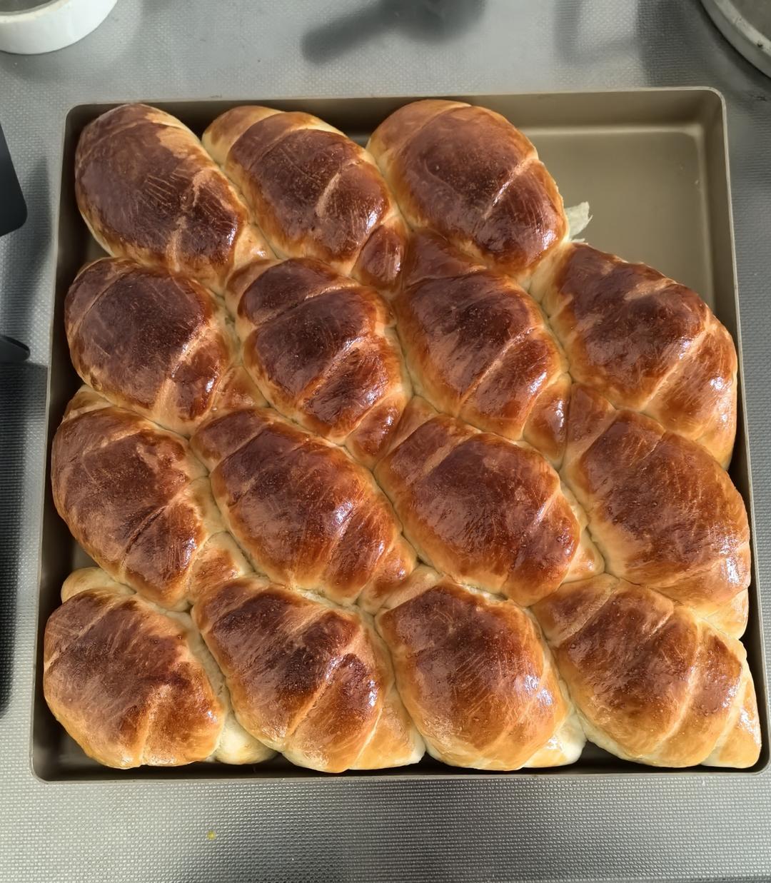 放几天都超级软的奶香小牛角排包