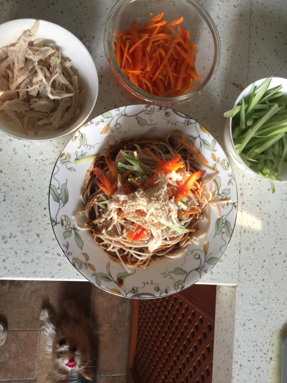 鸡丝凉面