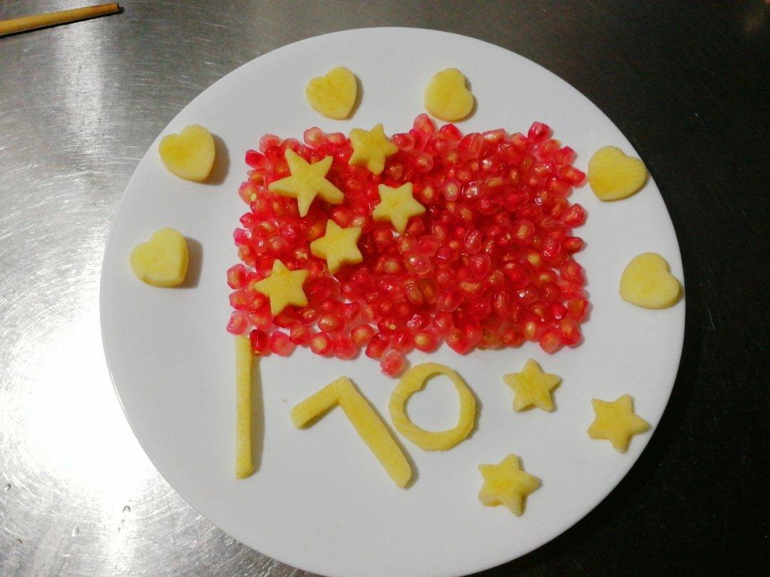 echo瓶紫做的喜迎国庆石榴红旗