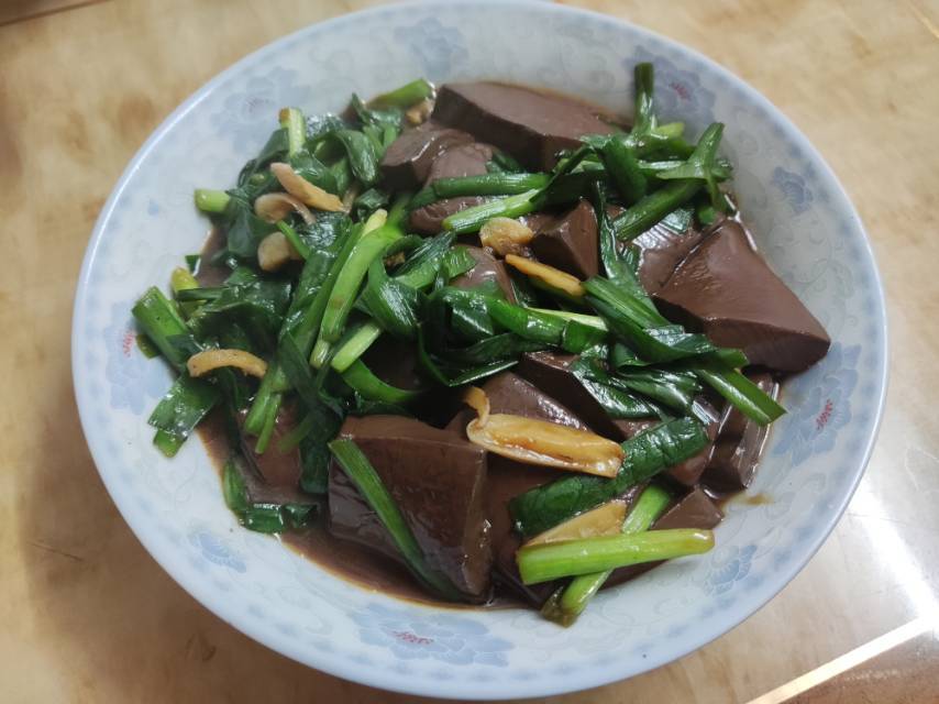 嫩滑韭菜炒鸭血