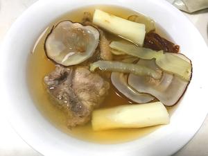 沙参玉竹麦冬蜜枣海底椰猪骨汤的做法 步骤3