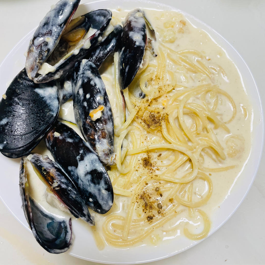 青口贝香蒜奶油意面