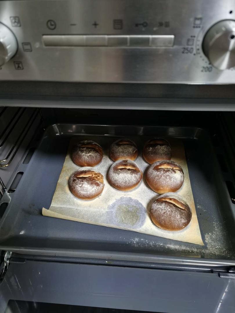 外脆里软的法式餐前小面包