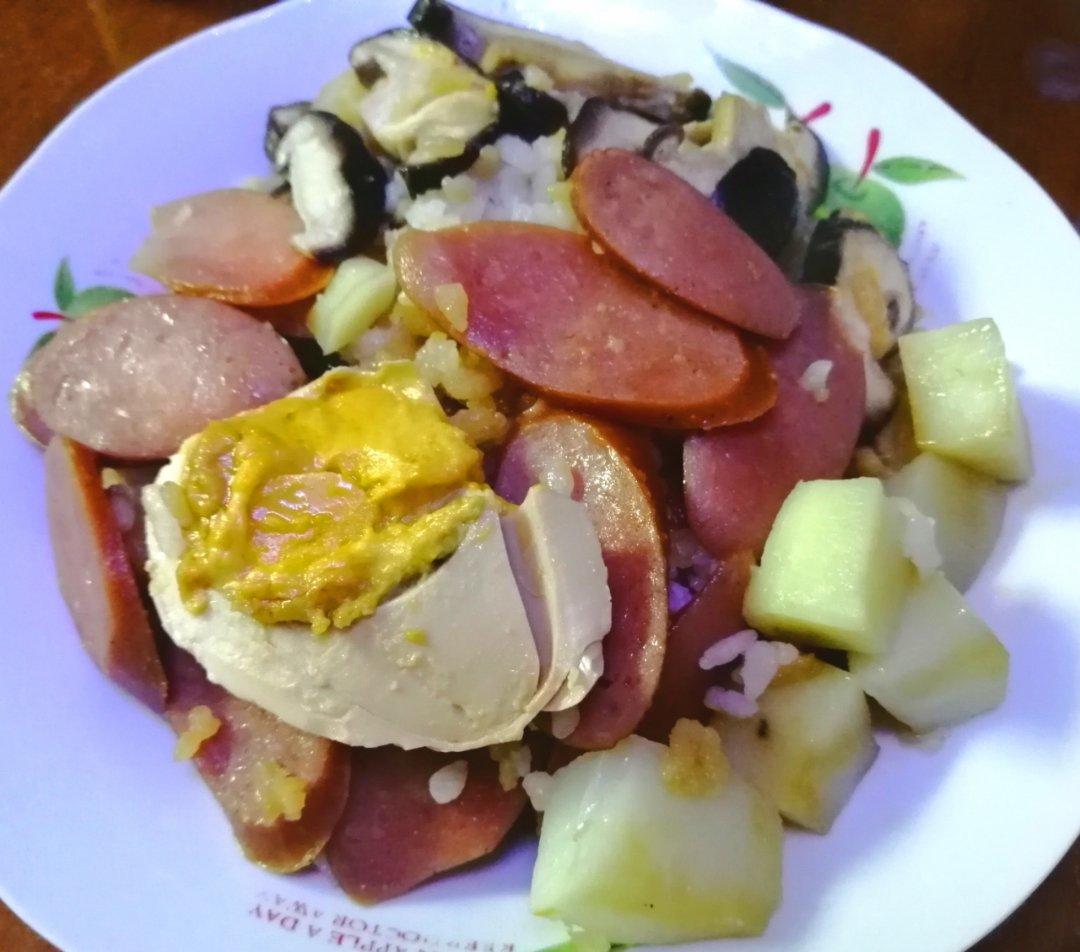 【咸蛋黄煲仔饭】