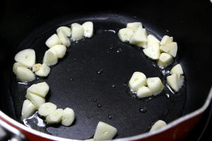 小奶锅也能做菜——茄子面的做法 步骤2