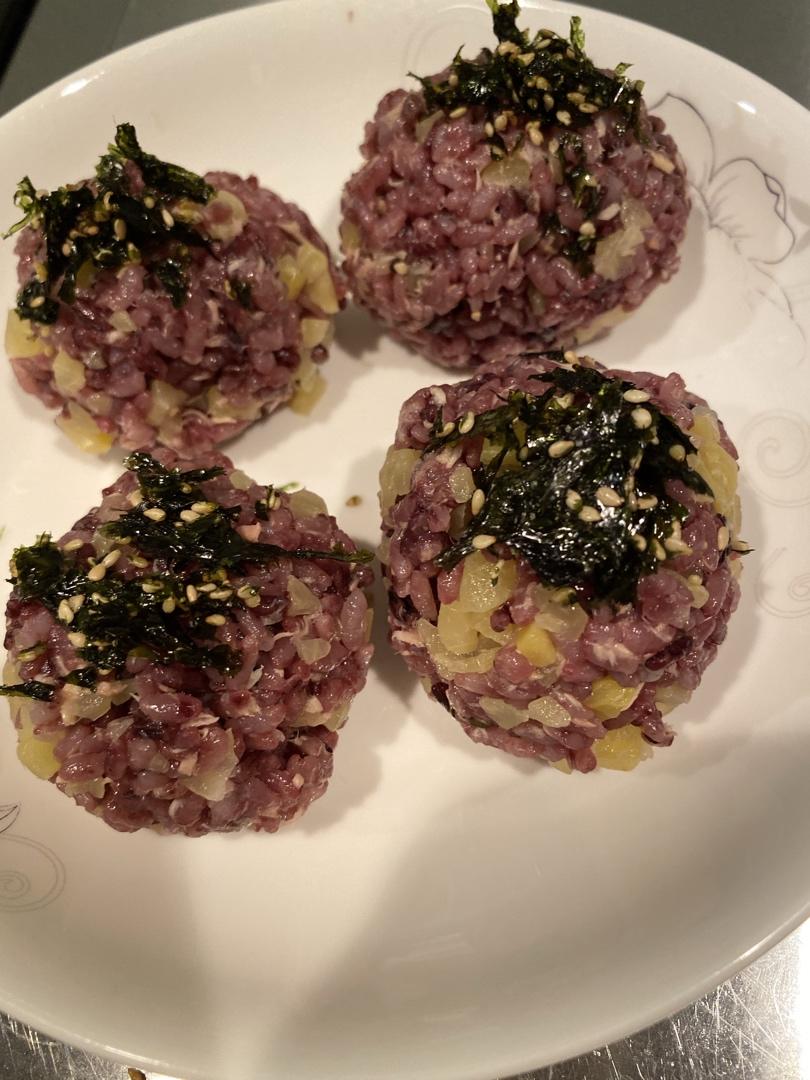 金枪鱼饭团