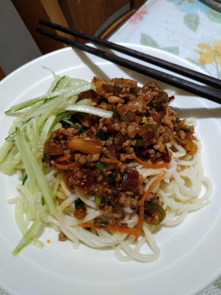肉酱拌面