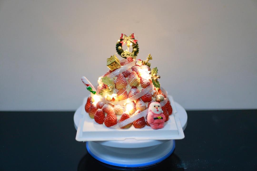 圣诞节草莓蛋糕塔