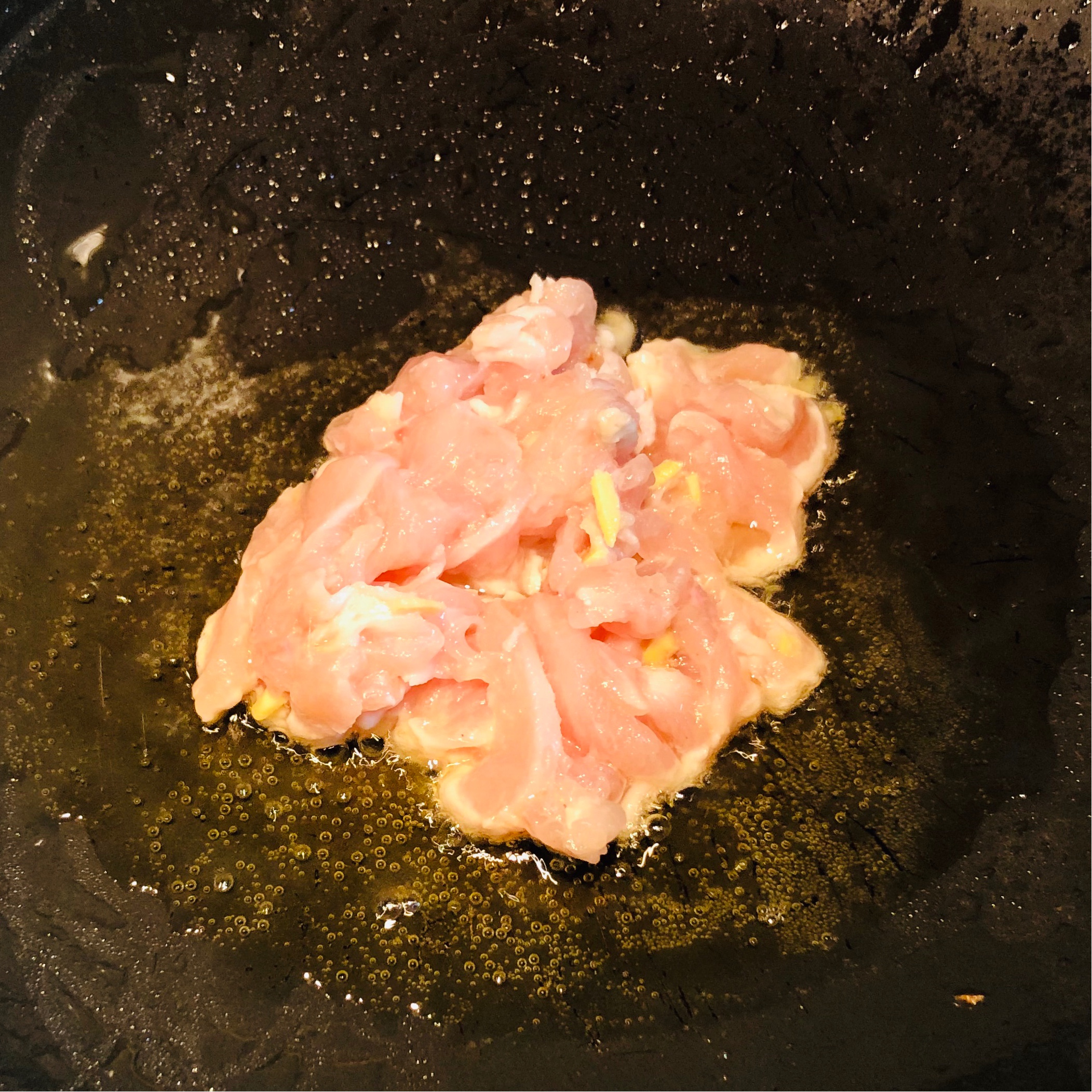 香菇炒鸡胸肉的做法 步骤4