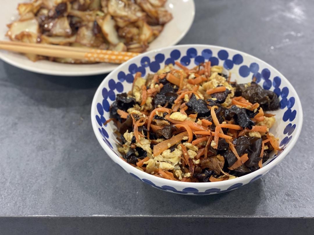 胡萝卜香菇炒木耳