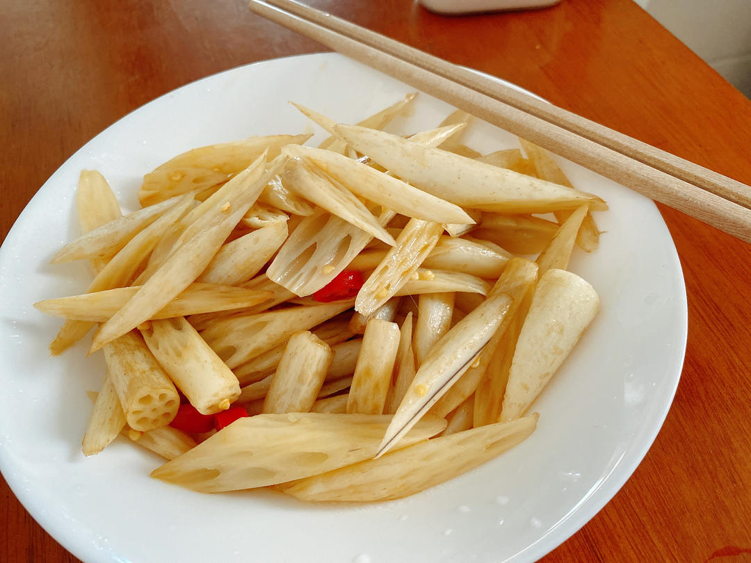 酸辣藕尖 开胃的清炒脆爽藕带