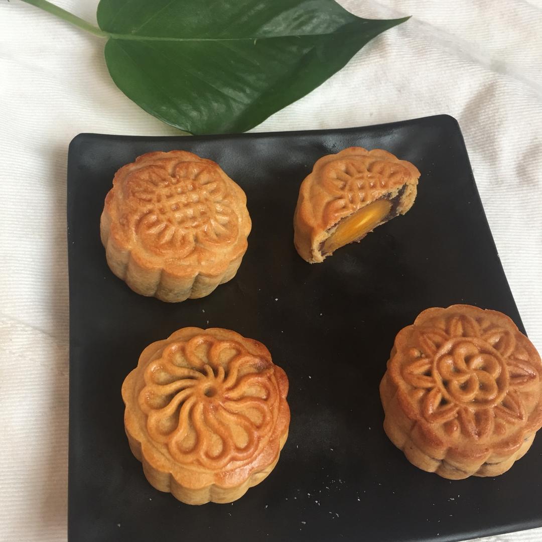 广式月饼—蛋黄莲蓉月饼