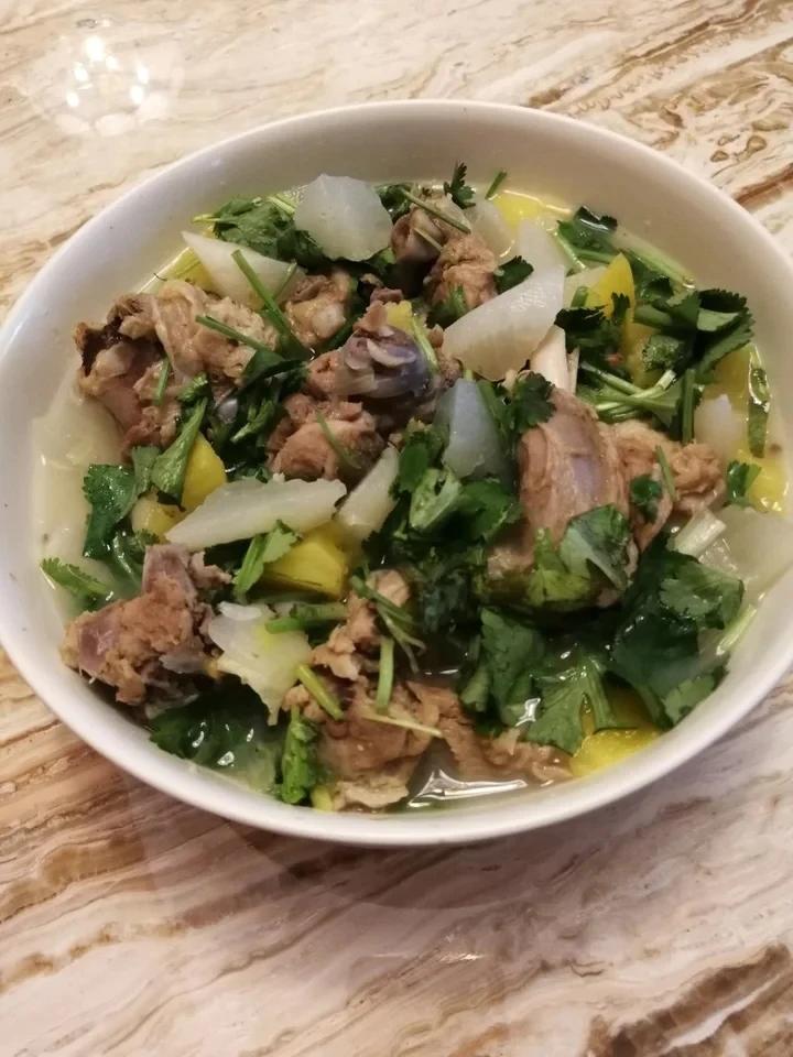 清炖羊排，老爸的拿手菜，汤鲜味浓，羊肉软烂，连萝卜都非常好吃