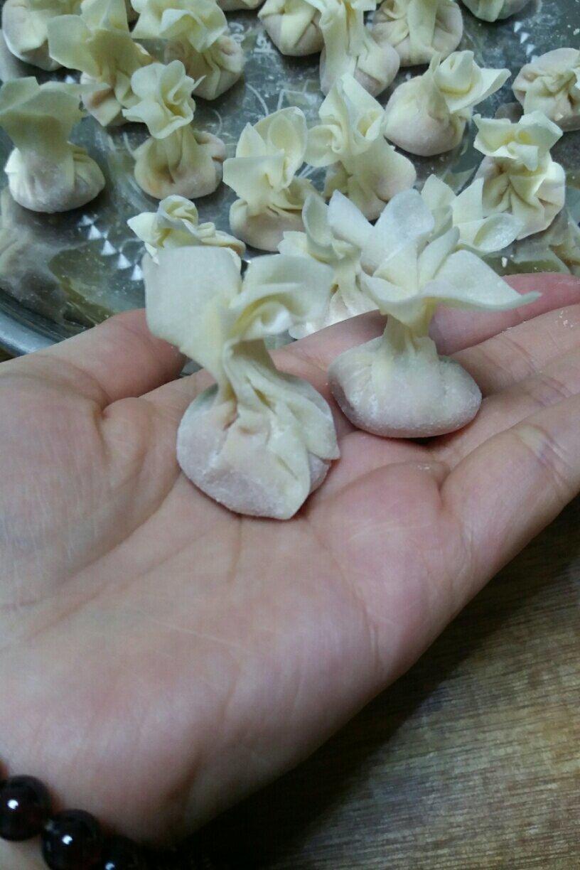 虾仁猪肉胡萝卜馄饨-附剥活虾技巧.几种馄饨包法