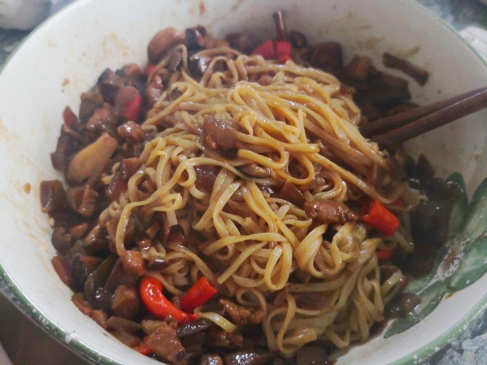 香菇肉末拌面