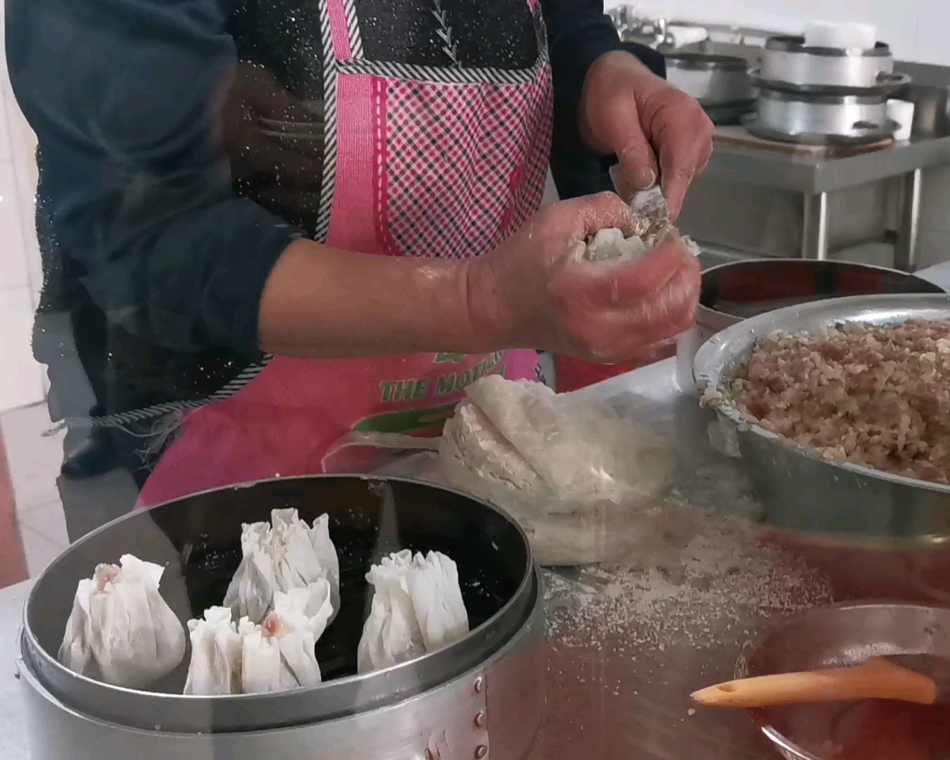 内蒙羊肉烧麦正宗包法和调馅（视频）的做法 步骤1