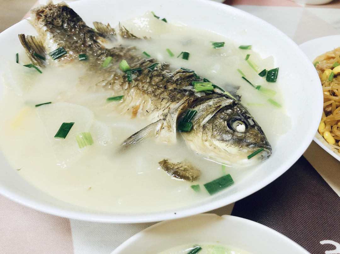 鲫鱼萝卜汤
