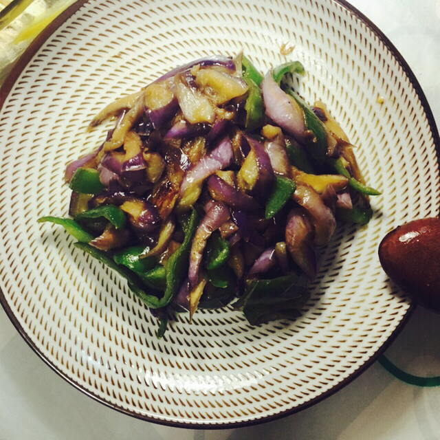 清爽少油又入味的家常炒茄子