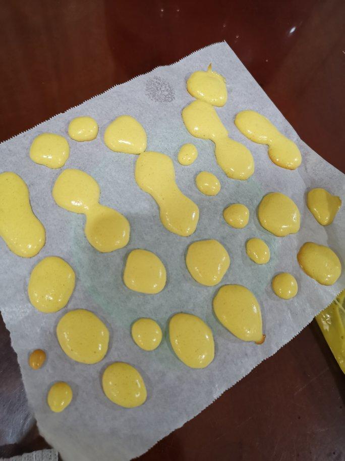 入口即化的无添加蛋黄溶豆