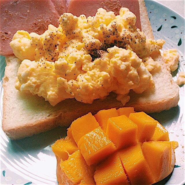 高颜值减脂期早餐～花样吐司，鸡蛋。（减脂也要努力做好看！）的做法 步骤1