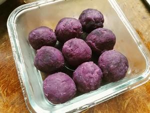 低卡饱腹又美味的酸奶紫薯球的做法 步骤3