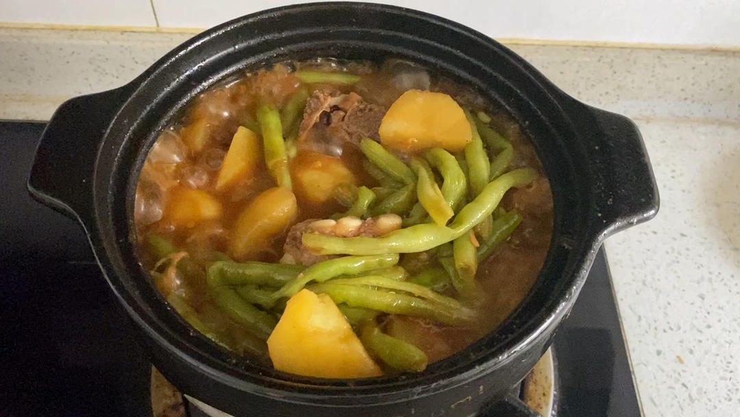 硬菜代表--排骨炖豆角土豆（豆角焖面胚子）