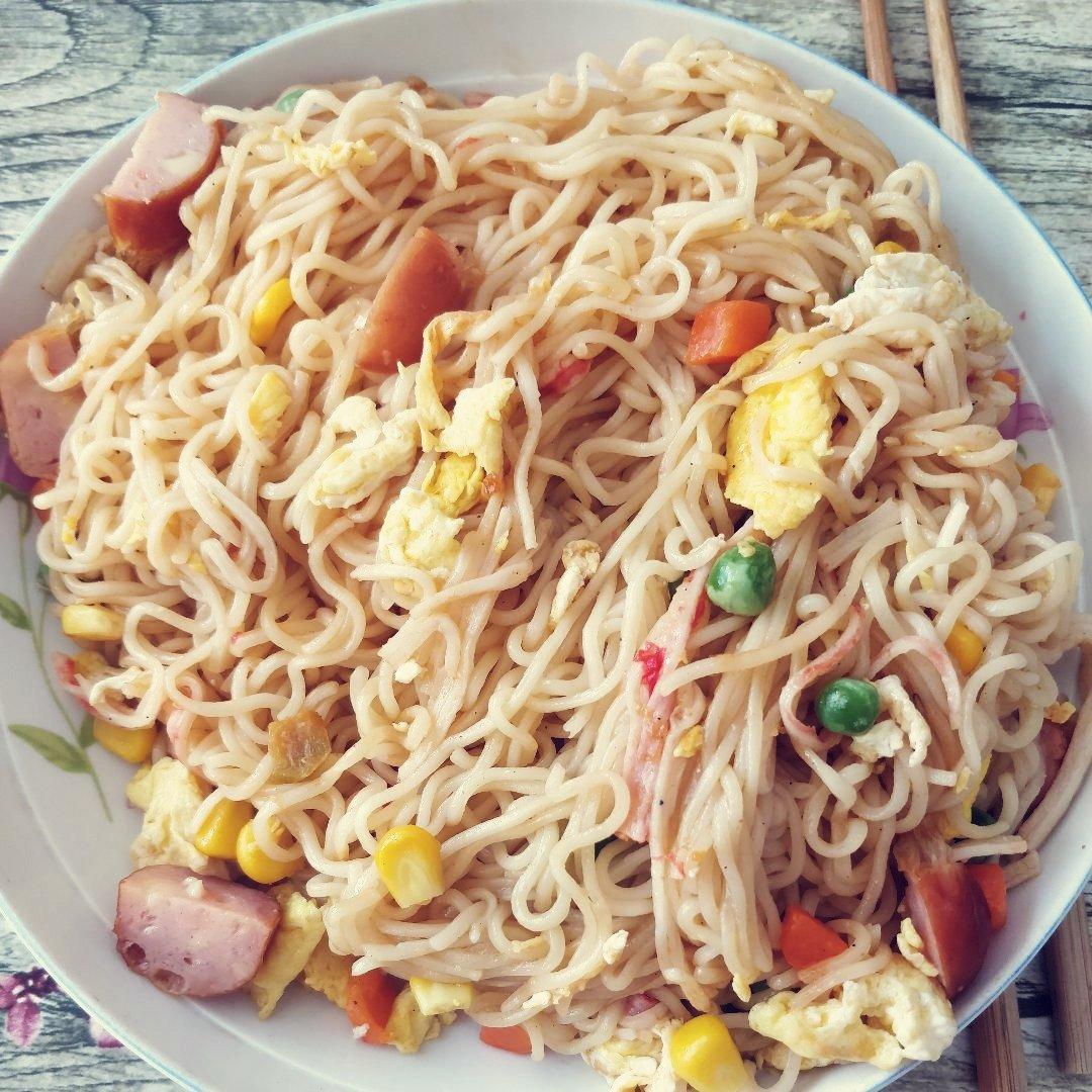 路边摊风味炒方便面