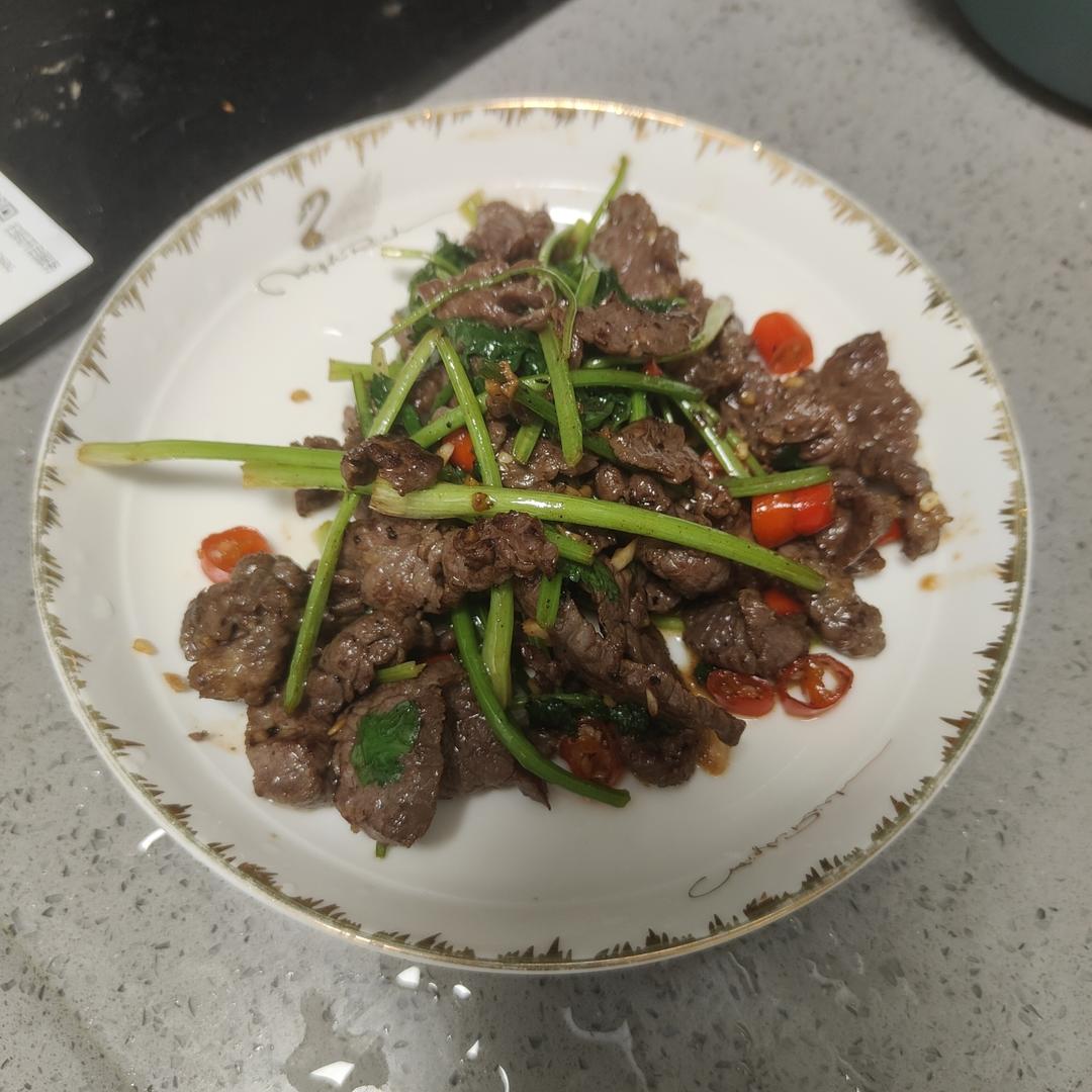 香菜爆炒牛肉（主打嫩）