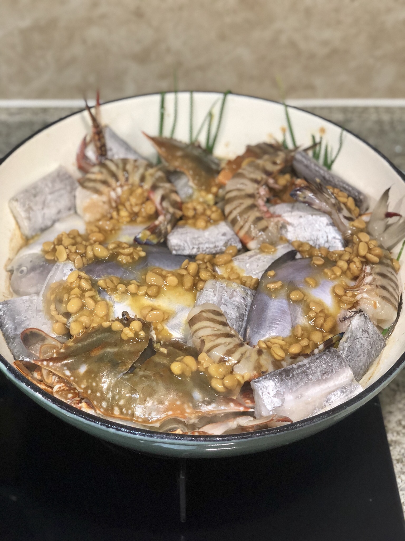 普宁豆酱焖杂鱼煲的做法