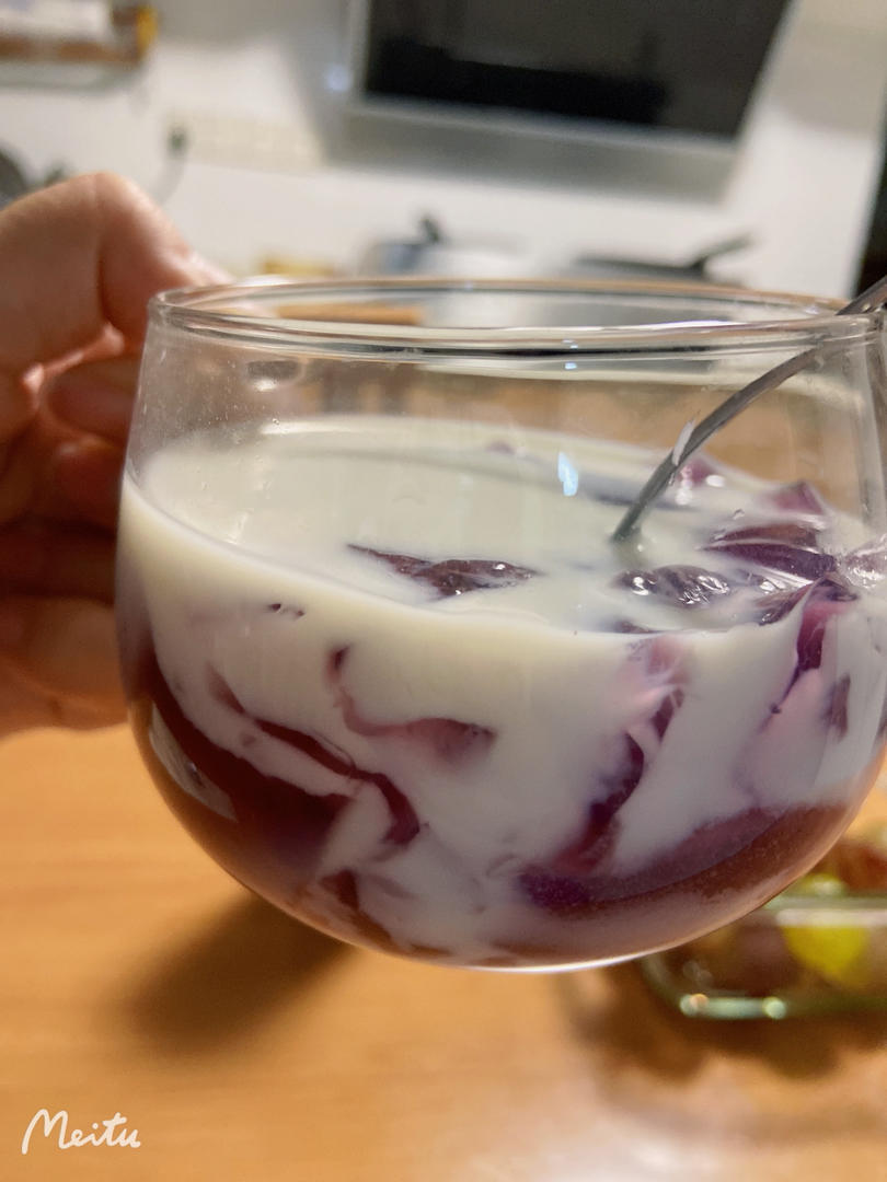 全网超火的葡萄撞奶，做法太简单了