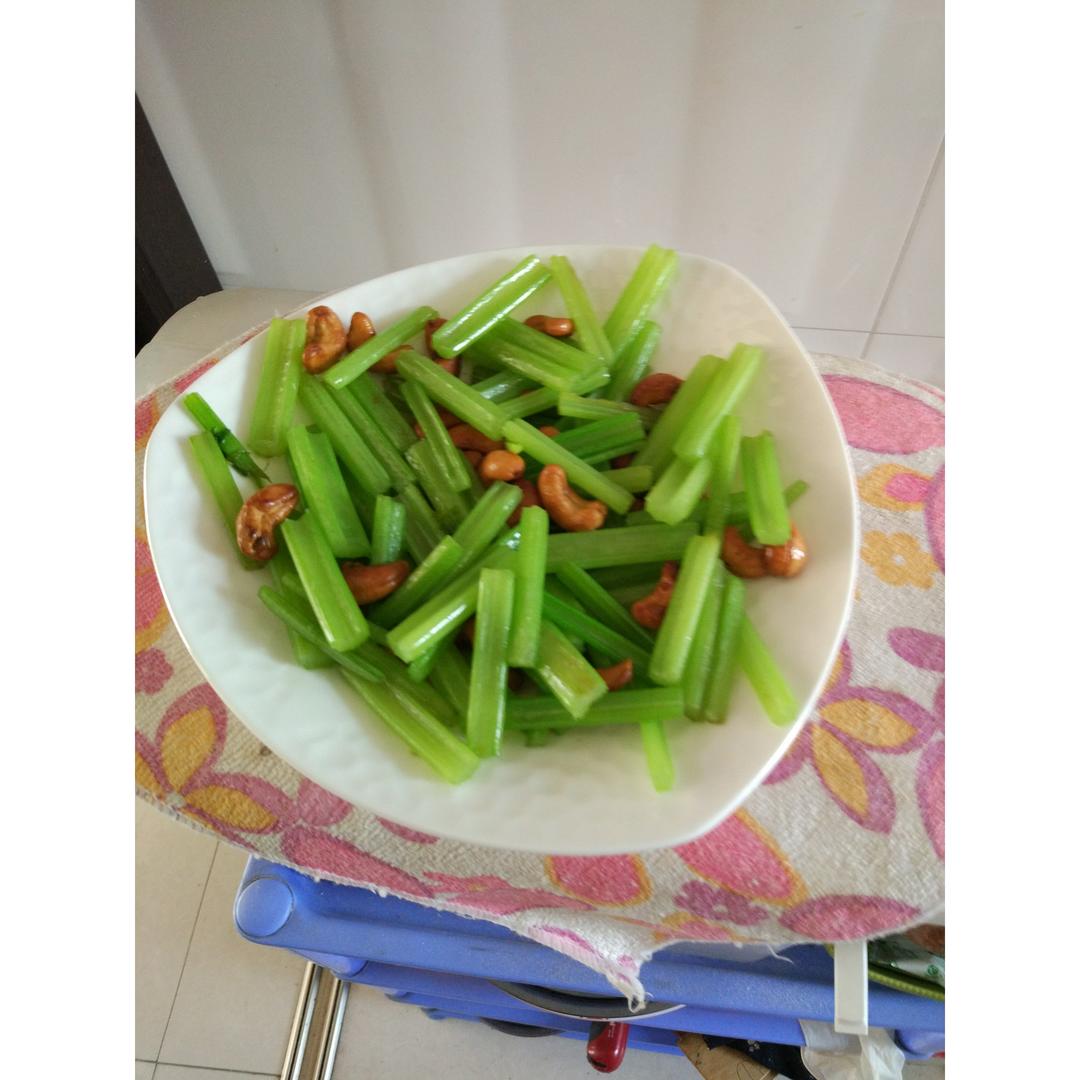 腰果西芹